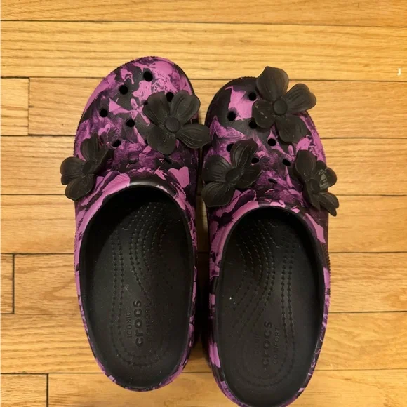 CROCS Purple Floral Platform Clogs with Black Flower Charms - Picture 2 of 2